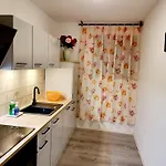 Recently With Little Electricity Issue, Mountain View, Renovated, Free Parking, Next To Forest *