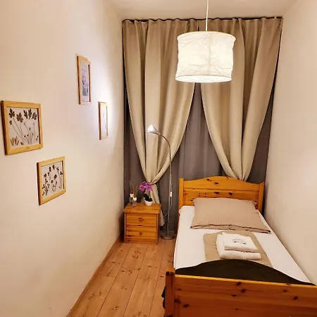 Renovated Garden-apartment, Next To Forest, On Mountain, Free Parking *