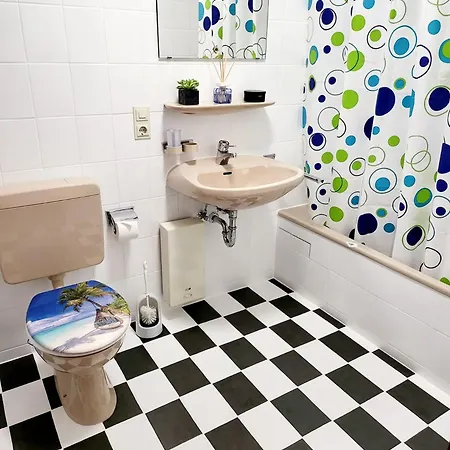 公寓 Garden-apartment, Mountain View, Renovated, Free Parking, Next To Forest