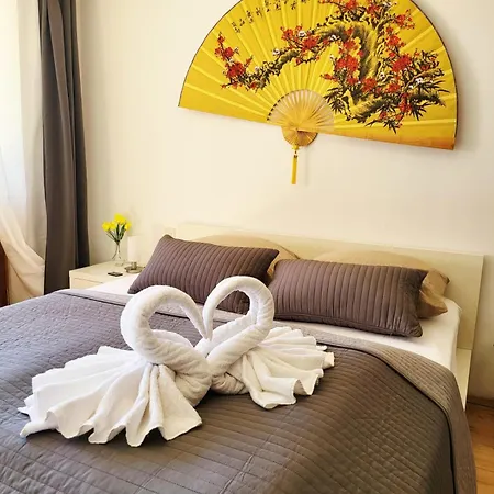 Garden-apartment, Mountain View, Renovated, Free Parking, Next To Forest 公寓 *