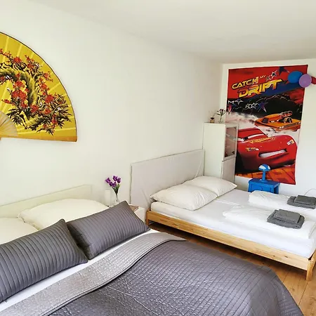 Currently Halfprice By Sometimes No Warm Water! Renovated Garden-apartment, Next To Forest, On The Mountain, Free Parking 公寓