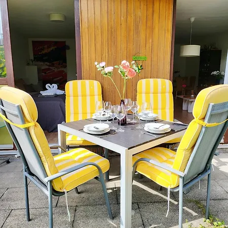 Garden-apartment, Mountain View, Renovated, Free Parking, Next To Forest Appartamento