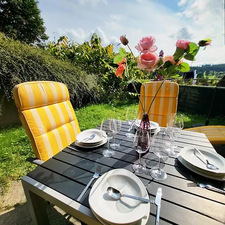 Renovated Garden-apartment, Next To Forest, On Mountain, Free Parking شقة *