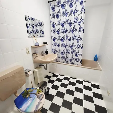 公寓 Garden-apartment, Mountain View, Renovated, Free Parking, Next To Forest