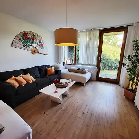 Garden-apartment, Mountain View, Renovated, Free Parking, Next To Forest 公寓 *